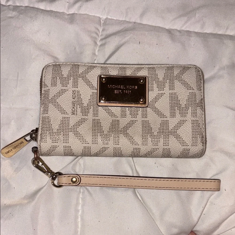 Michael Kors Beige Monogram Wallet - Picture 1 of 9